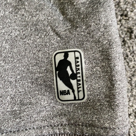 NBA sleeveless hoodie - Picture 2 of 3